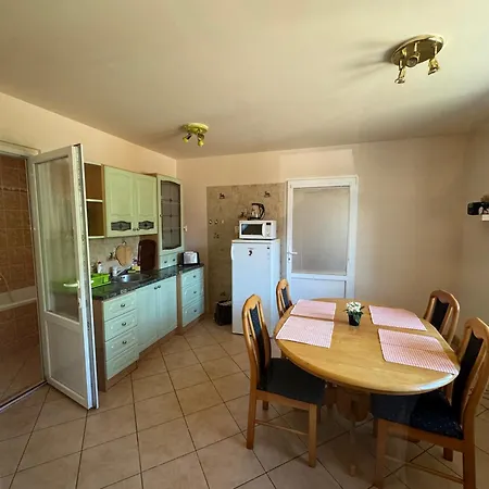 Lägenhet Apartmany Knezicky Knezicky