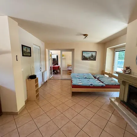 Lägenhet Apartmany Knezicky
